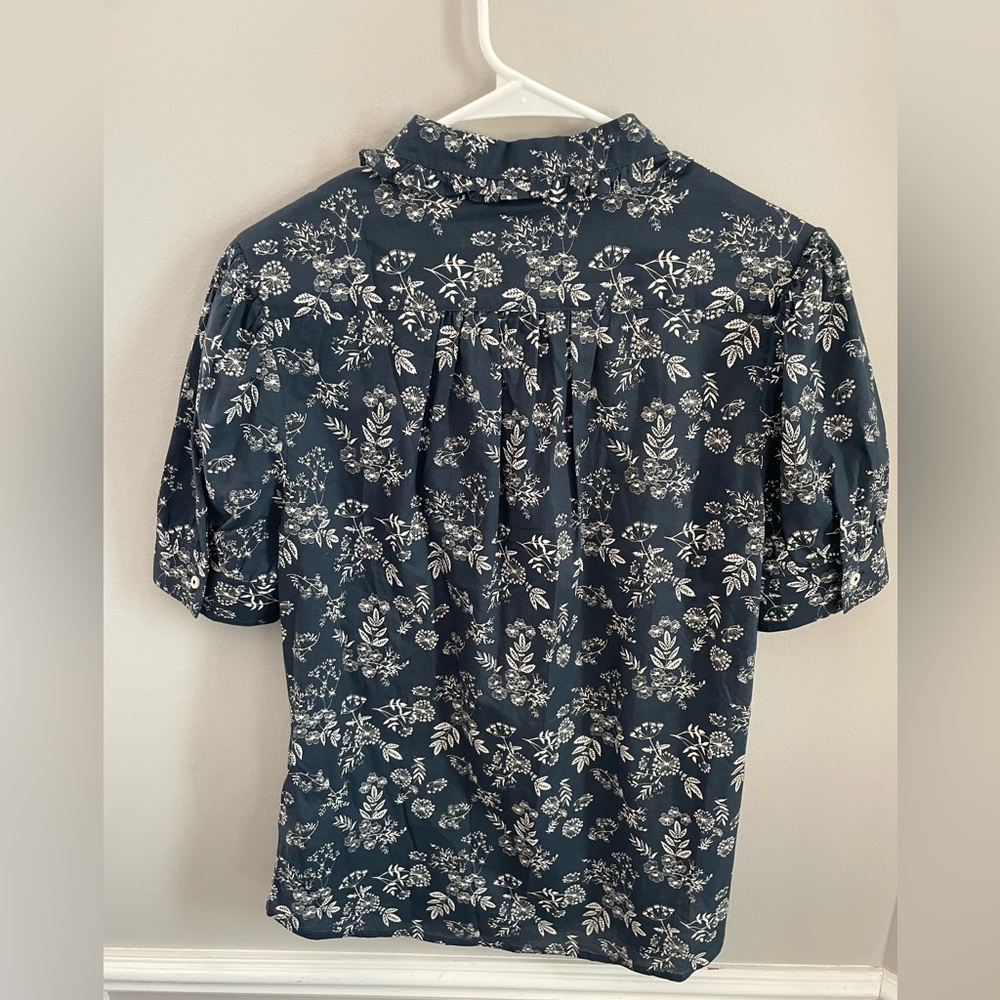 UNTUCKit Women's Allison Floral Short Sleeve Shirt - Picture 6 of 7